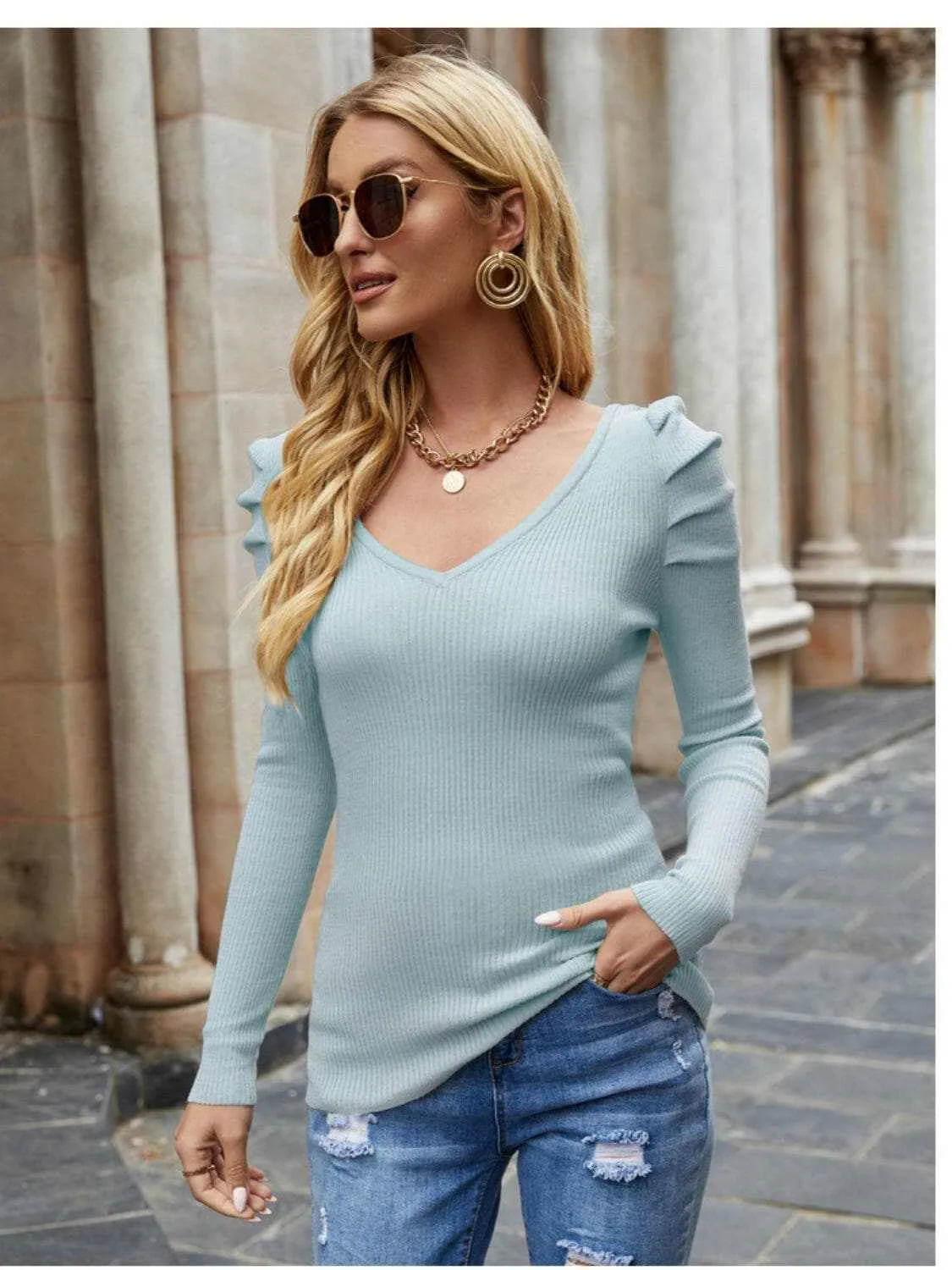 Chic v-neck puff sleeve sweater